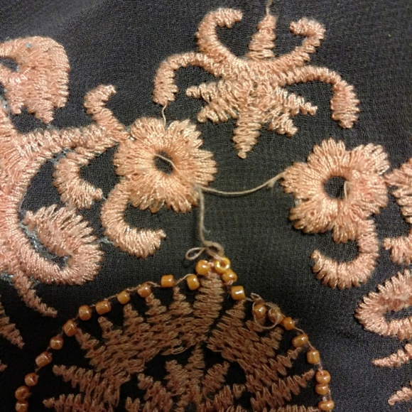 Boho flowy embroidered top - Picture 6 of 8